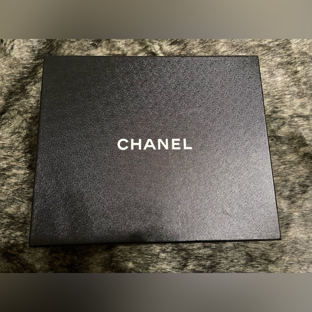 Authentic CHANEL Black Patent Gold Chain Loafer. Size 37 - Picture 13 of 14